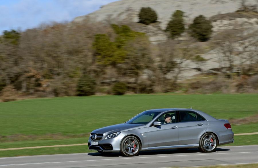  Mercedes-Benz E63 AMG S 4Matic 2014 года  (фото 23 из 34)